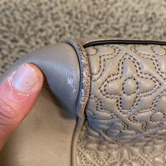 STUNNING Tory Burch Gray Leather Shoulder Bag in EUC